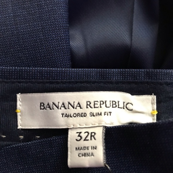 Banana Republic suit. Italian wool. Jacket 40R slacks 32R - Picture 2 of 7